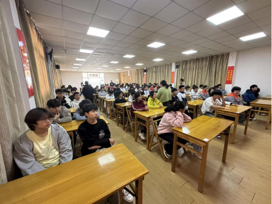 我校开展 “预防校园欺凌 共建和谐校园” 专题讲座