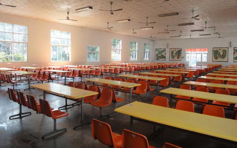 干净整洁的食堂